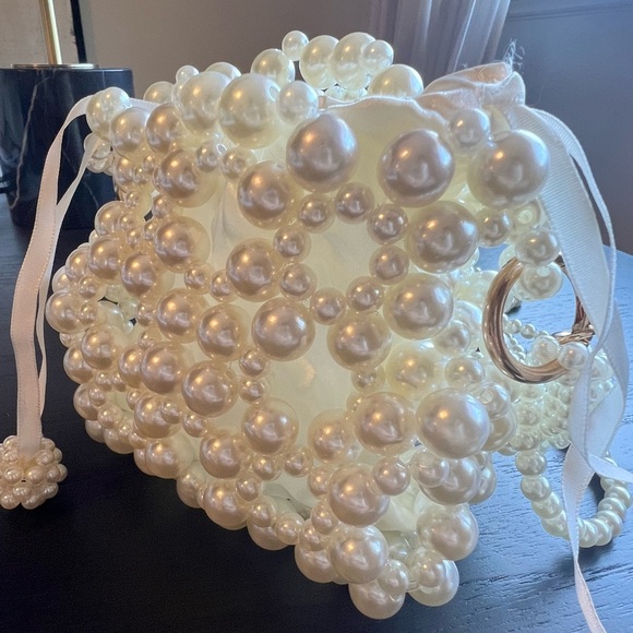 NWT LULLA COLLECTION
Faux Pearl Mini Bucket Bag w/ Detachable Shoulder Strap - Picture 3 of 8